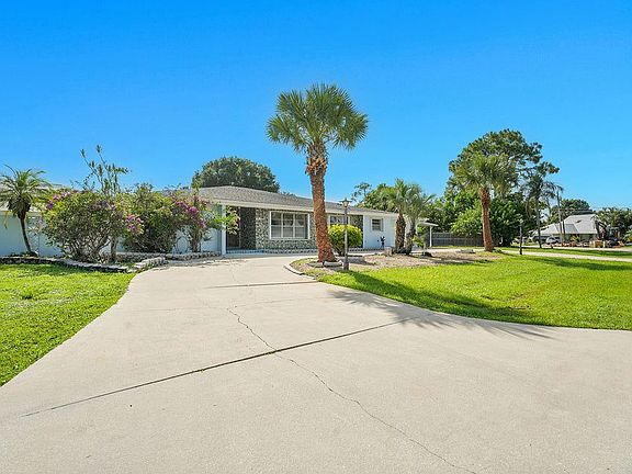 3rd image of 154 NE Naranja Ave