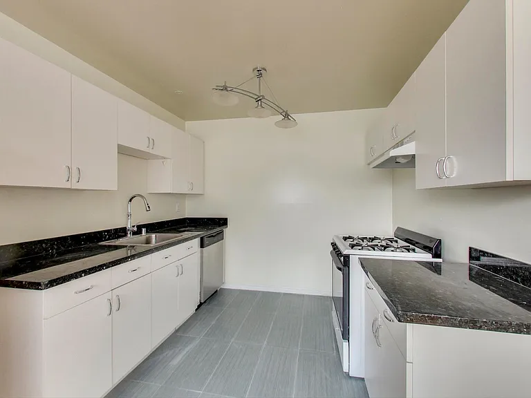 1220 Hayes St #5 — Photo 6
