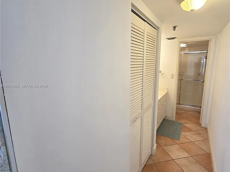 2625 Collins Ave #1506 — Photo 9