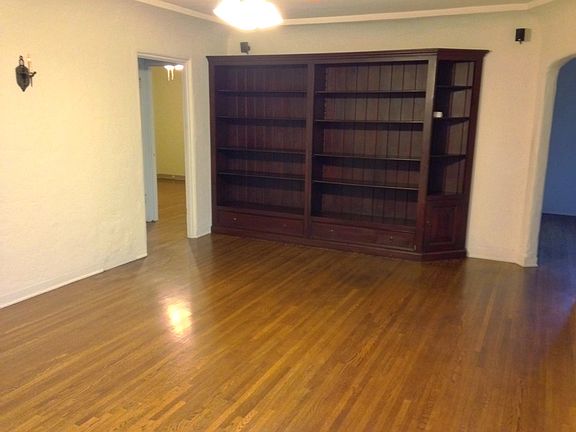 3rd image of 2437 Granville Ave
