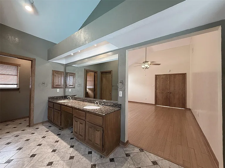 13103 Waldemere Dr — Photo 22