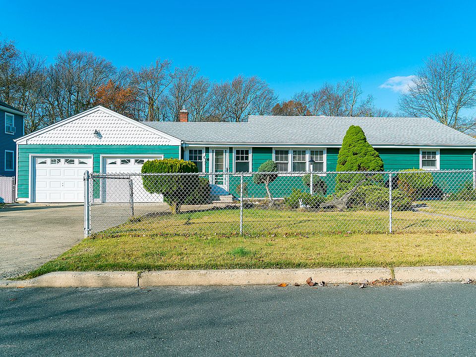 1st image of 11 Briarcliff Pl