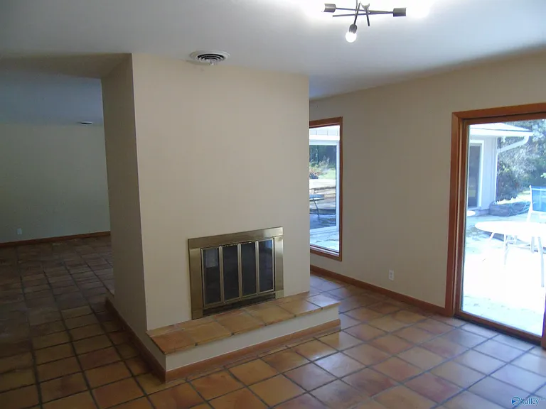 2504 Maysville Cir NE — Photo 10