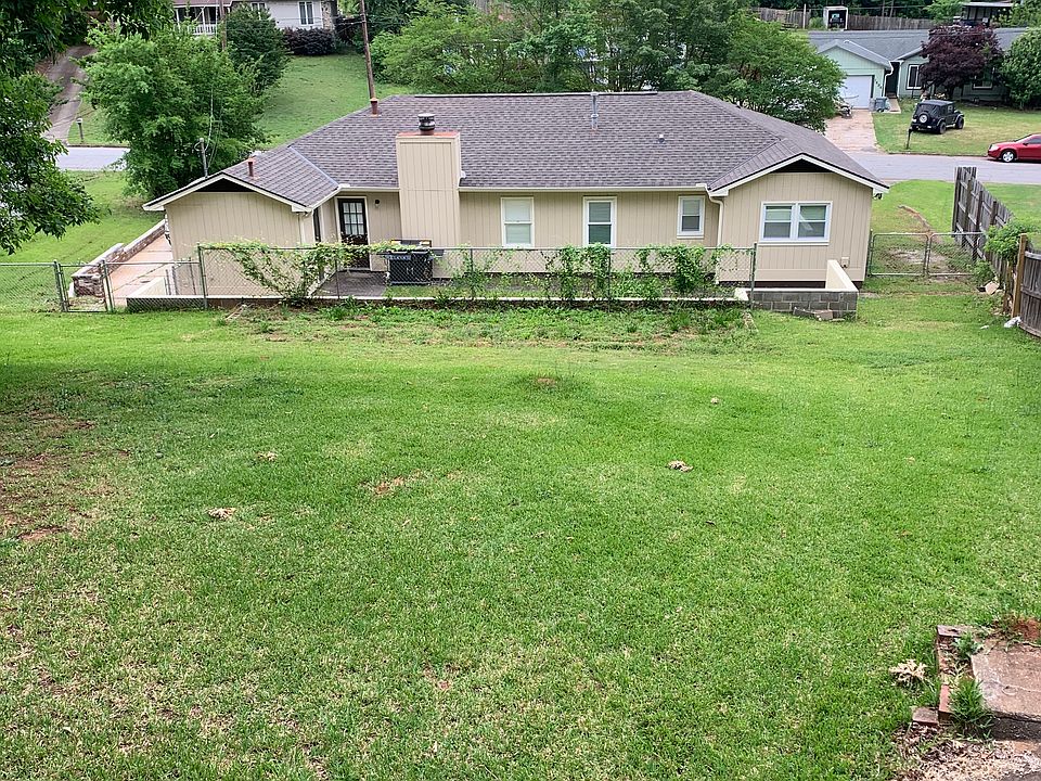 2nd image of 1435 Foxcroft Loop
