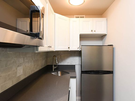 2nd image of 640 W Wrightwood Ave #D513