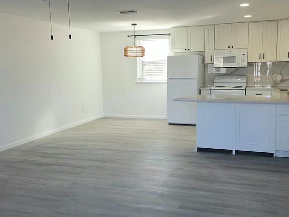 4th image of 519 W Main St #45