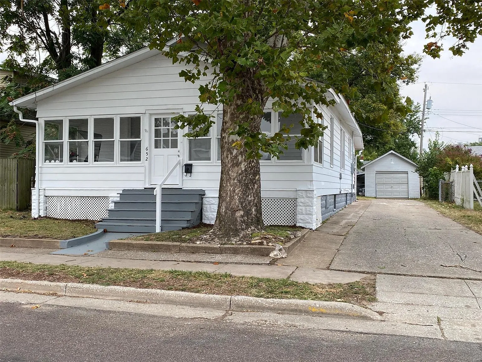652 Bowman Ave photo 1