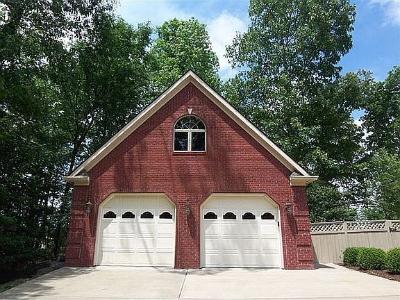 Detached Garage