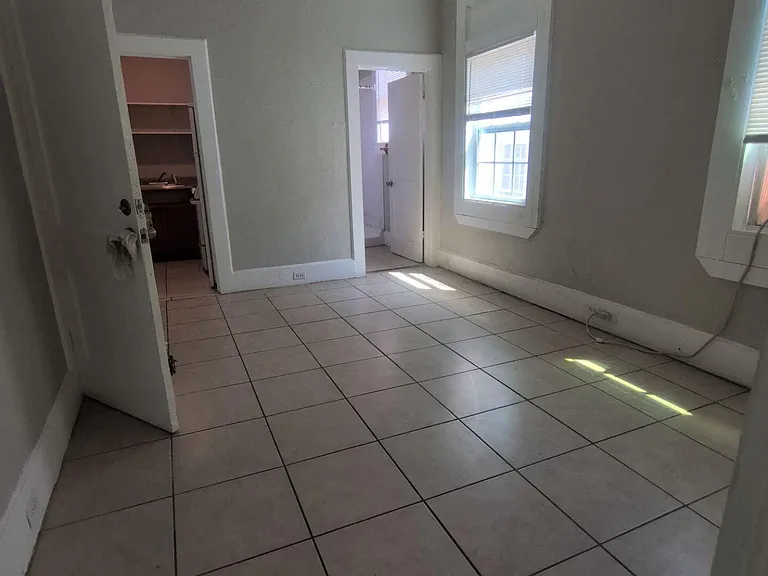417 N Liberty St #7 — Photo 5
