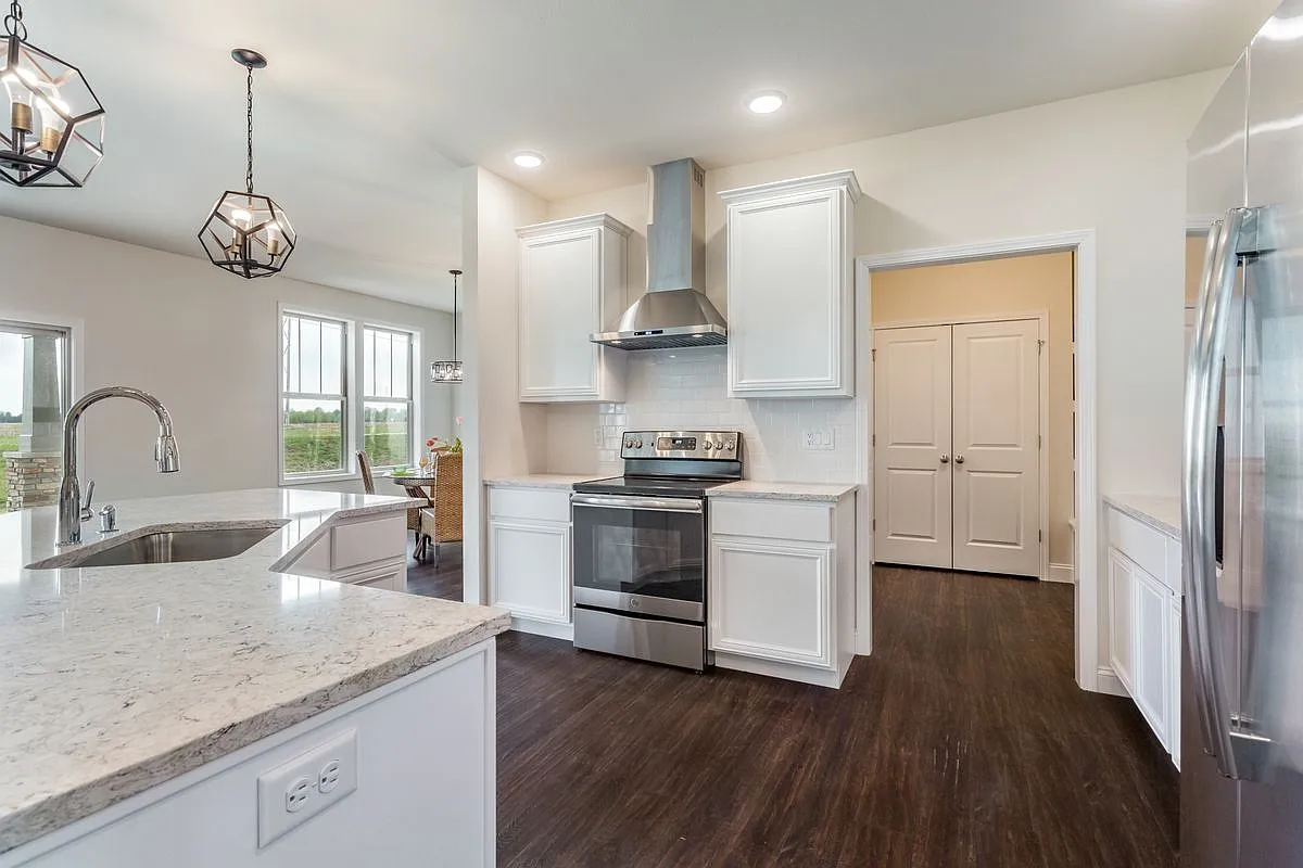 4 bed, 2.5 bath, 2568 sqft, $3,250 — Photo 4