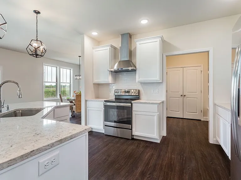 2307 Lovie Ln — Photo 4