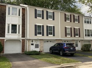 1990 Brighton Ln, Hoffman Estates, IL 60169