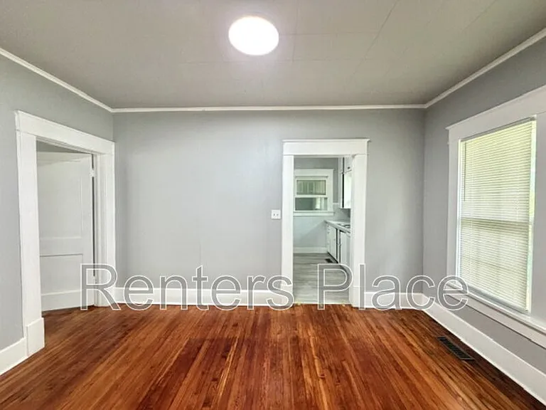 204 S Birch St — Photo 8