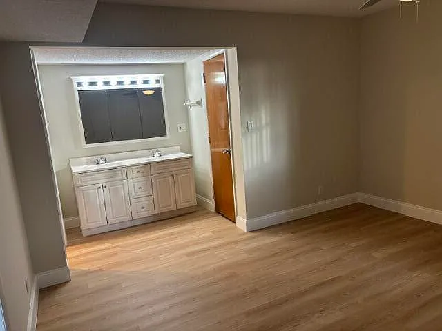 422 SW 9th St #6 — Photo 9
