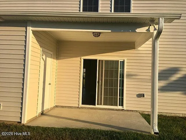 3 bed, 2.5 bath, $1,525 — Photo 2