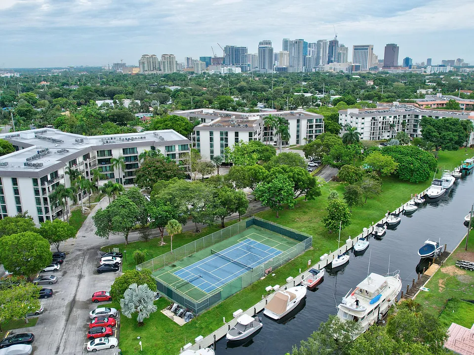 1101 River Reach Dr #415