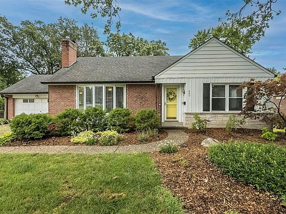 3rd image of 640 Applewood Dr