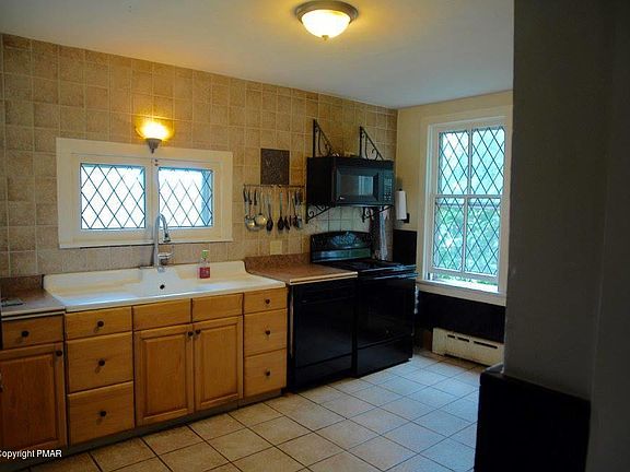 5th image of 411 Riverview Dr