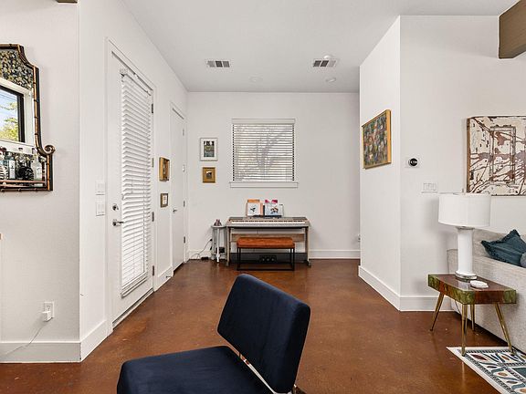 5th image of 1708 Harvey St #1