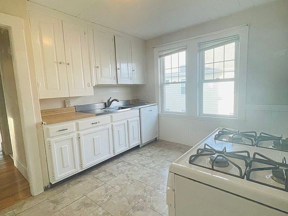 2nd image of 16 Templeton Pkwy #2