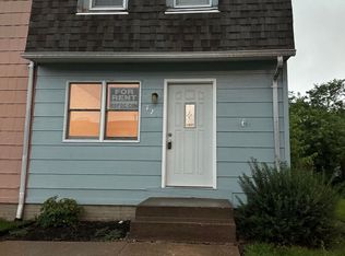 725 W 61st St, Davenport, IA 52806