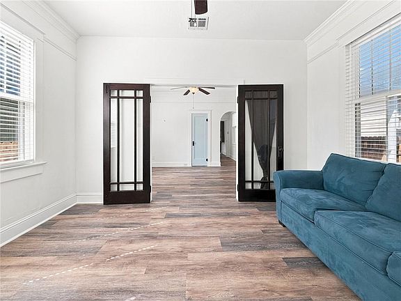 3rd image of 706 Amelia St