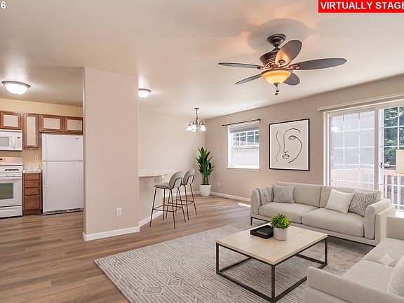 4th image of 1487 NE Four Seasons Dr