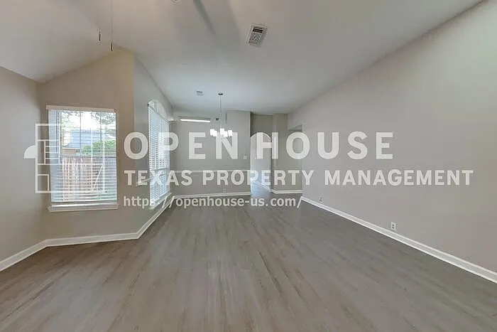 5026 Maple Brook Ln — Photo 3