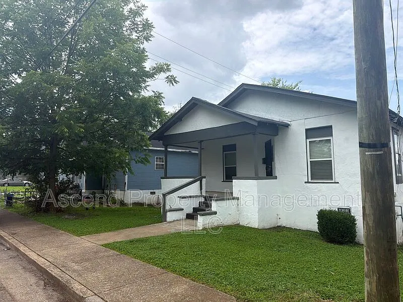 3 bed, 1.0 bath, 1076 sqft, $1,450 — Photo 2