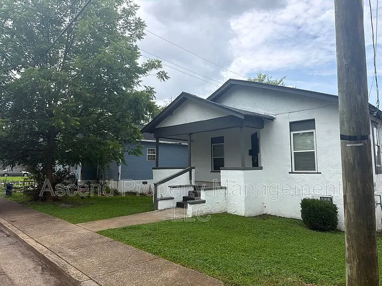 557 N Willow St — Photo 3