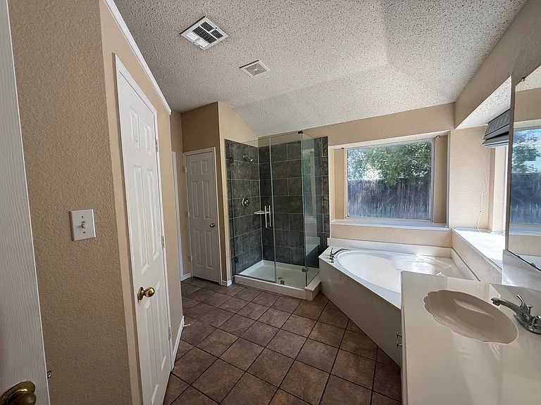 1460 Norfolk Ct — Photo 14