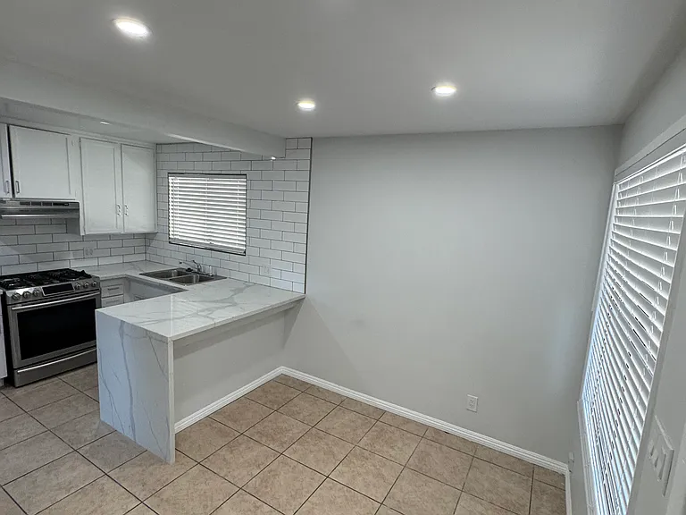 647 W Avenue J8 — Photo 16