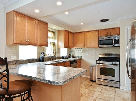 4th image of 9516 S Avers Ave