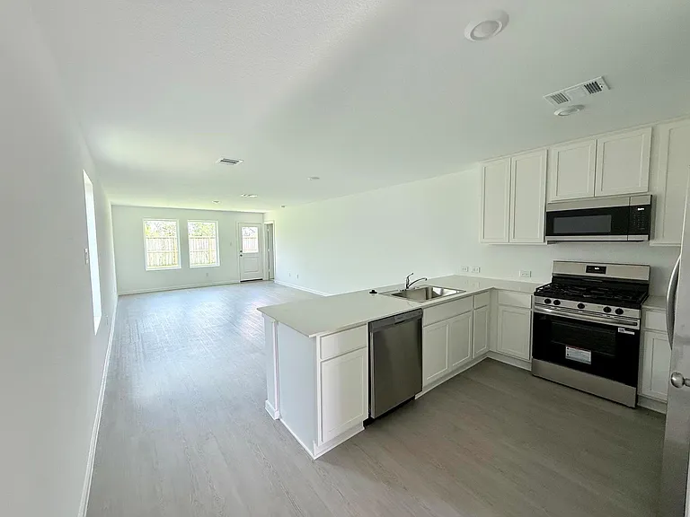 920 Capracotta Dr — Photo 5