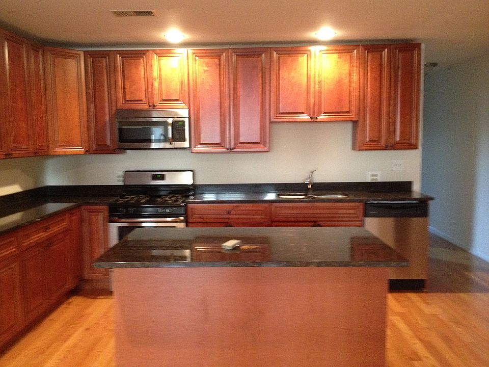 1st image of 914 W Belmont Ave APT 4