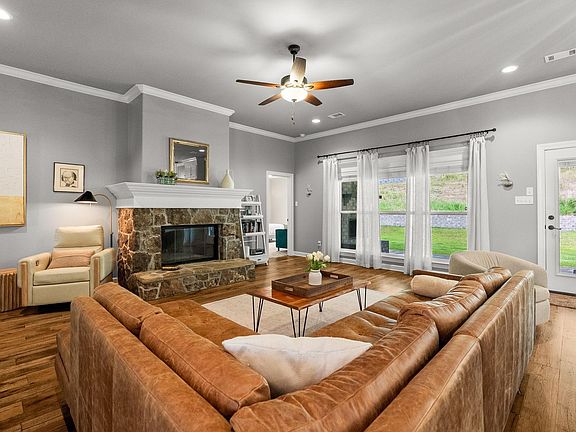 3rd image of 101 Eagle Ridge Dr