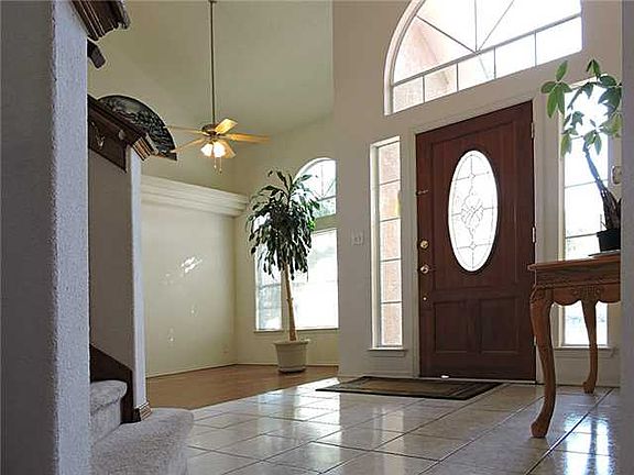2nd image of 301 Jardin Bello Ave