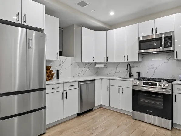 1090 Carroll Street image 9 of 15