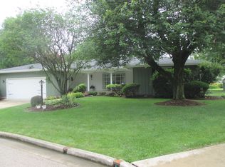 401 N Park Forest Dr, Robinson, IL 62454