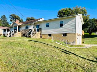 1806 Woodleaf Dr, Fairmont, WV 26554