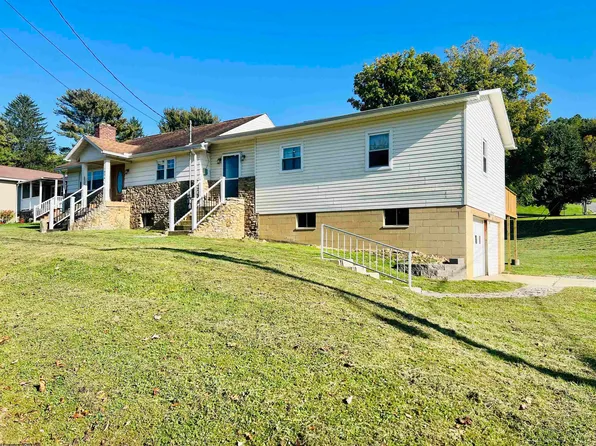 1806 Woodleaf Dr, Fairmont, WV 26554