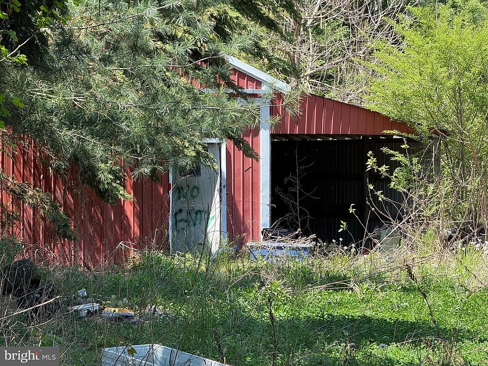 2nd image of 18594 Oak Rd