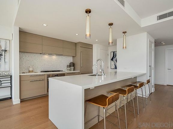 3rd image of 888 W East St #2204