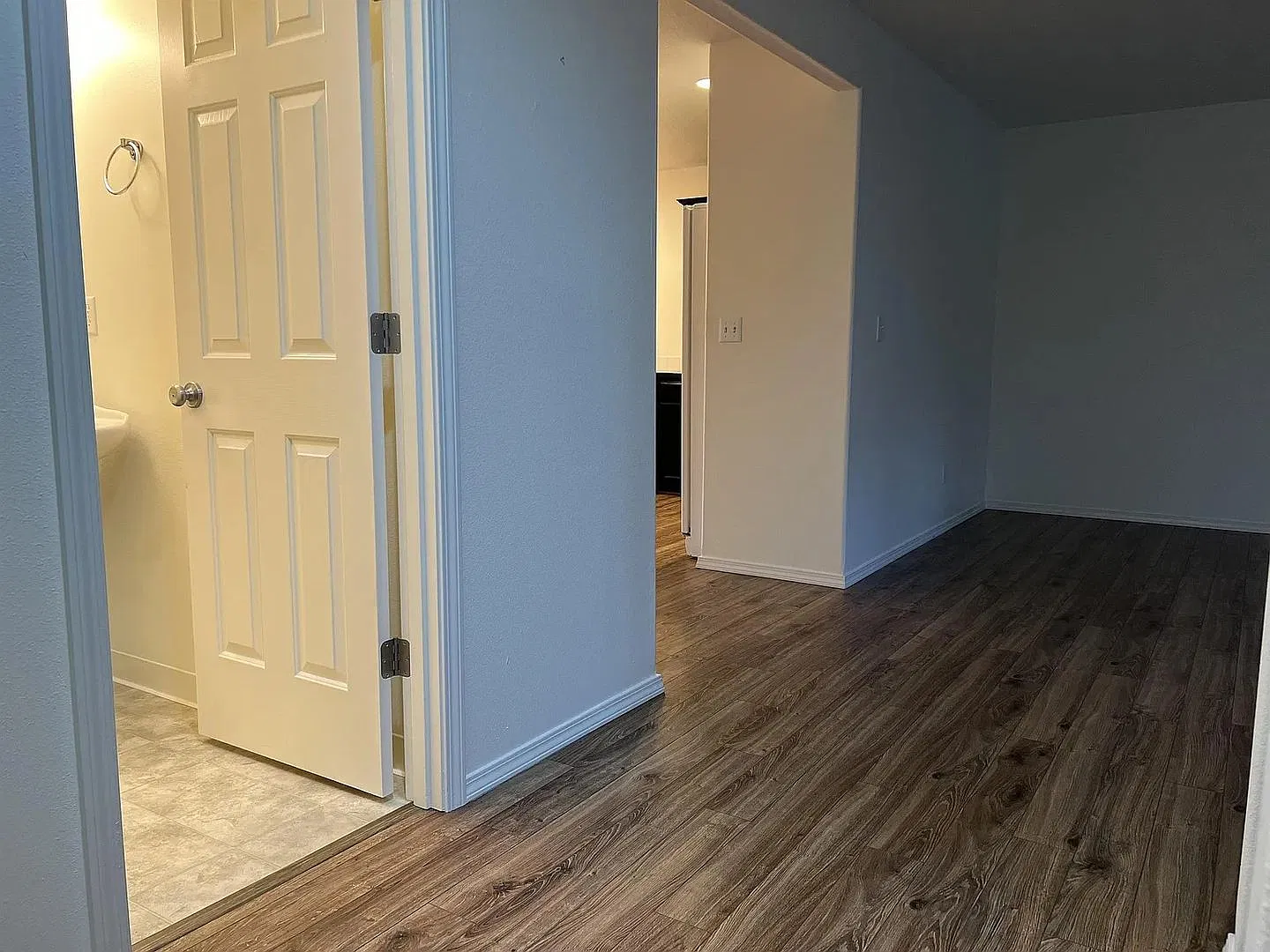 Enormous Tri-Level Townhome 2/2 w/Bonus Room Available Nov. 6th — Photo 3