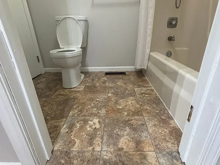 2467 E Potter Rd — Photo 12