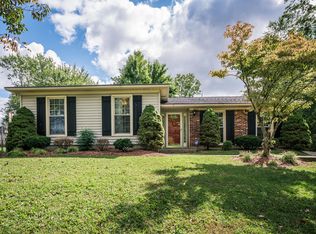 9204 S Pirogue Ct, Jeffersontown, KY 40299