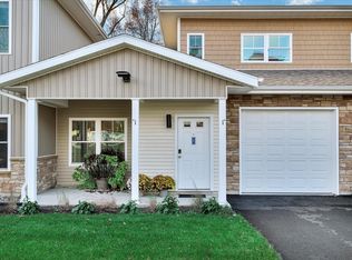 1000 Zenith Ln #1102, Albany, NY 12203