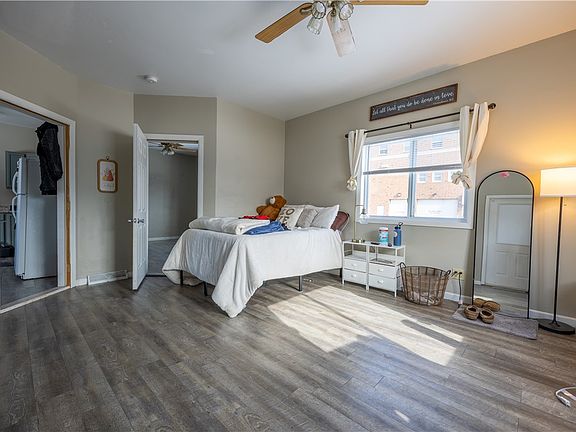 3rd image of 221 Miner Avenue E