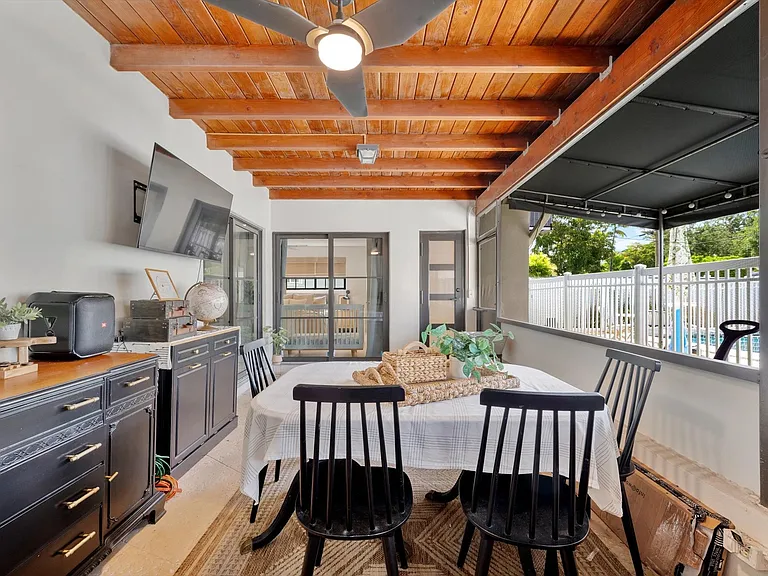 4208 Monroe St — Photo 15
