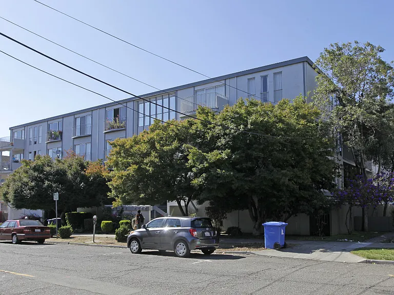 Berkeley Park Apartments — Photo 3
